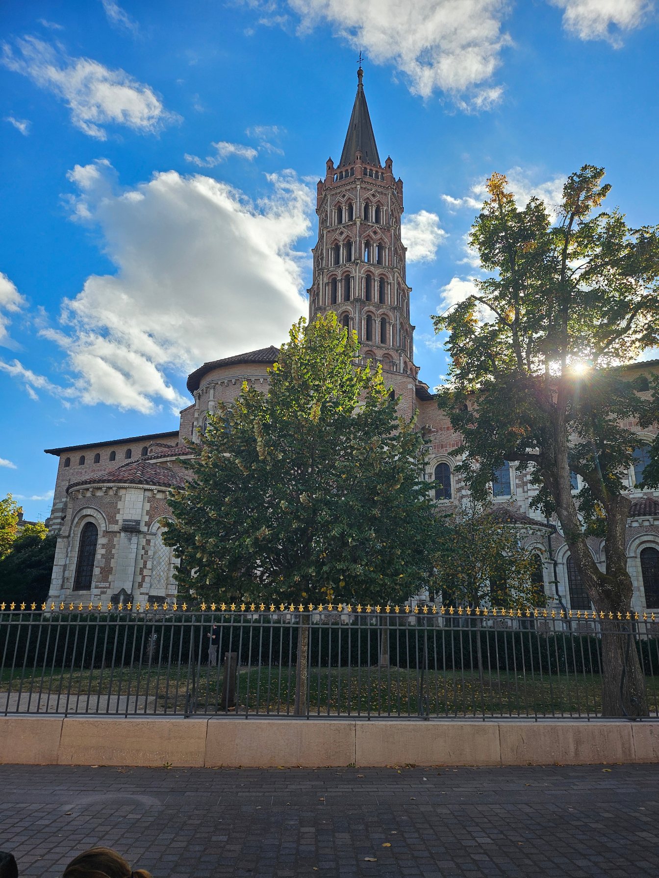 La basilique Saint-Sernin depuis l’extérieur
